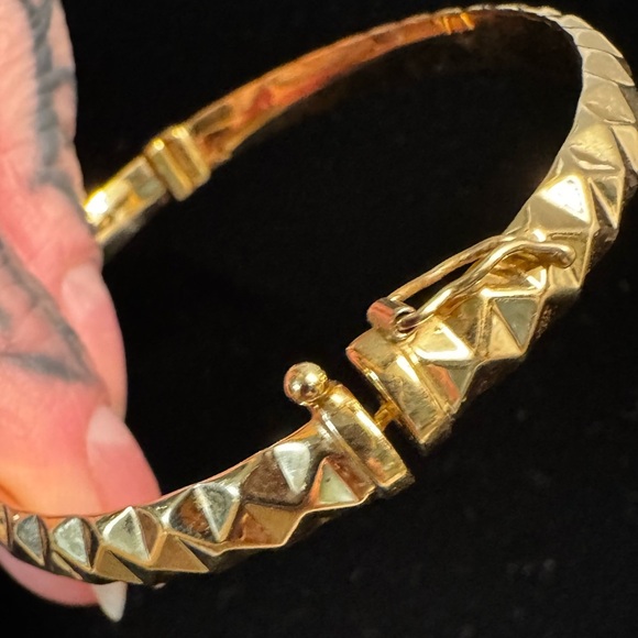 MILOR 10k yellow gold pyramid bangle bracelet - Picture 7 of 14